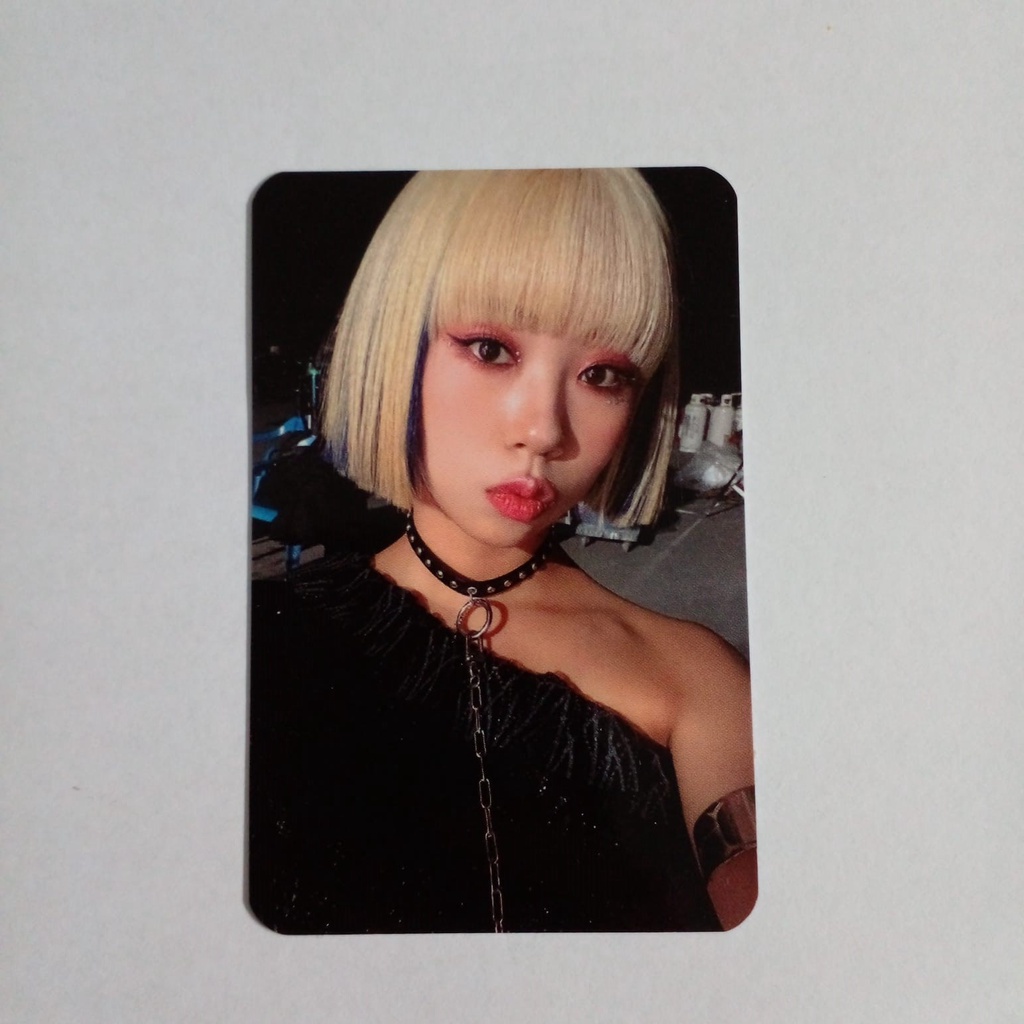 Official Photocard Dosie Selfie Purple Kiss Into Violet Album