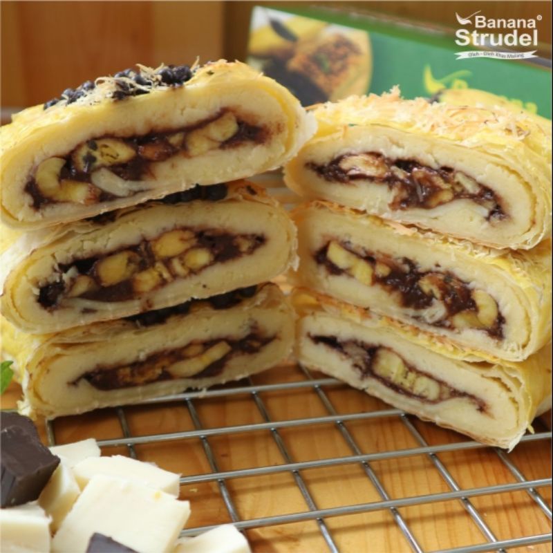 

Choco Banana Cheese Strudel | Oleh-Oleh Khas Malang | Oleh-Oleh Jawa Timur