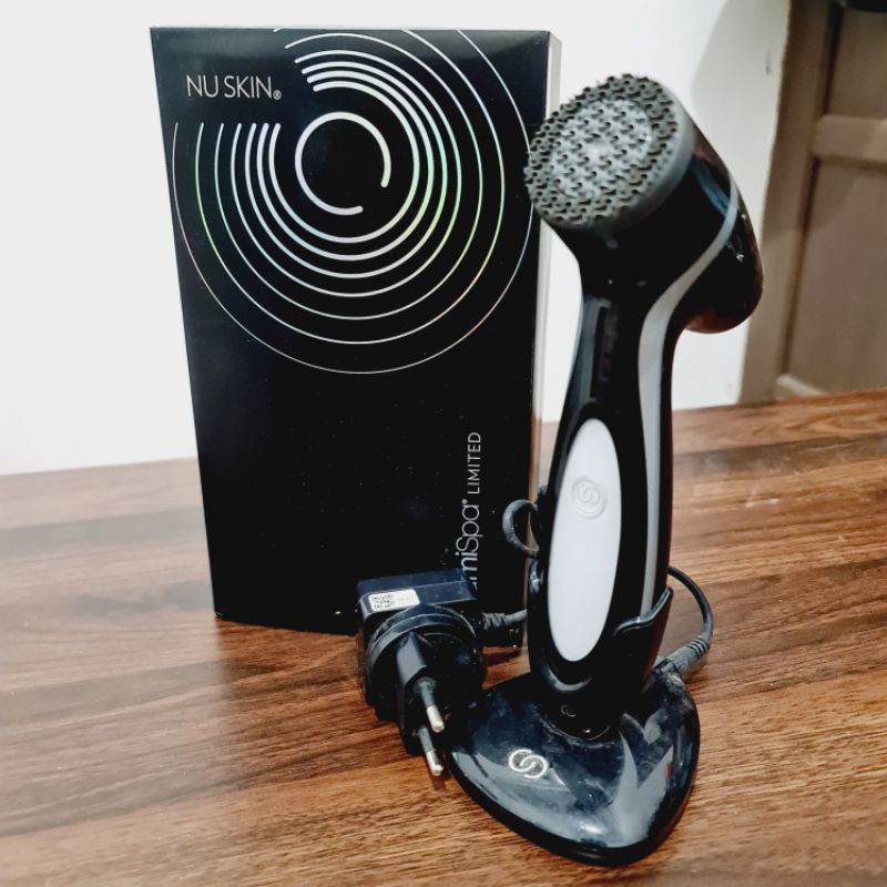 Lumii spa age loc by NuSkin preloved