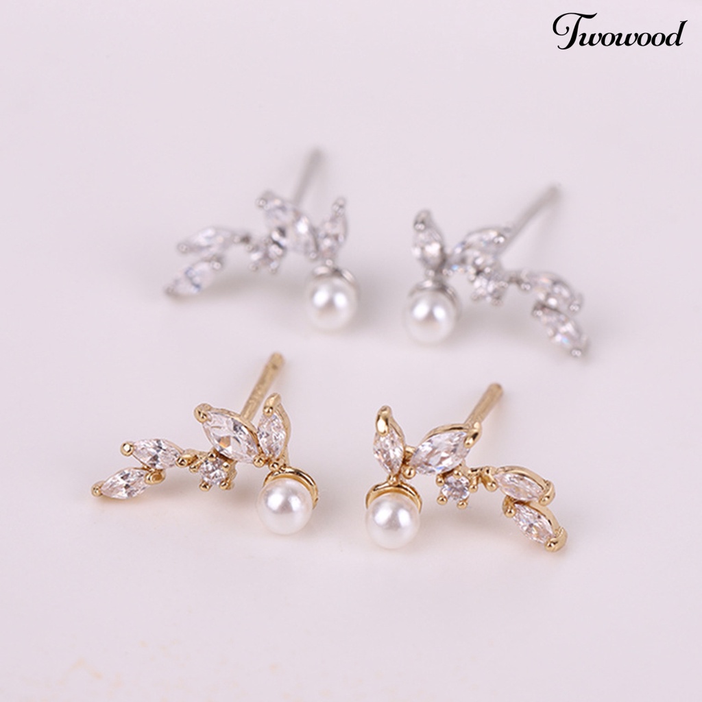 1 Pasang Anting Stud Bentuk Daun Aksen Mutiara Imitasi Bahan Cubic Zirconia Untuk Wanita