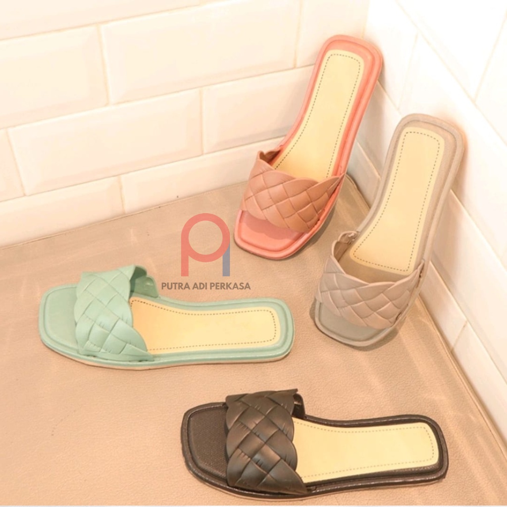 Sandal Slop Wanita Boloni Gisele 37-40