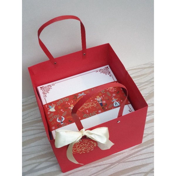 

Hampers Box Natal / Packaging Jar Kue Christmas / Kotak Spiku 23x23x10 / Paperbag Merah Bolu 22x22