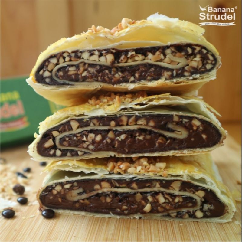 

Choco Peanut Strudel | Oleh-Oleh Khas Malang | Oleh-Oleh Jawa Timur