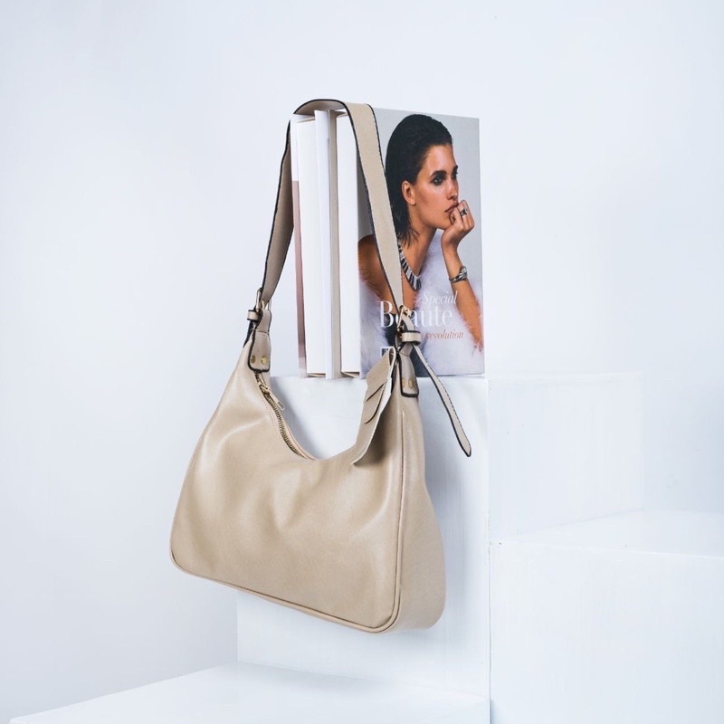 TAS SELEMPANG WANITA, Tas wanita tania