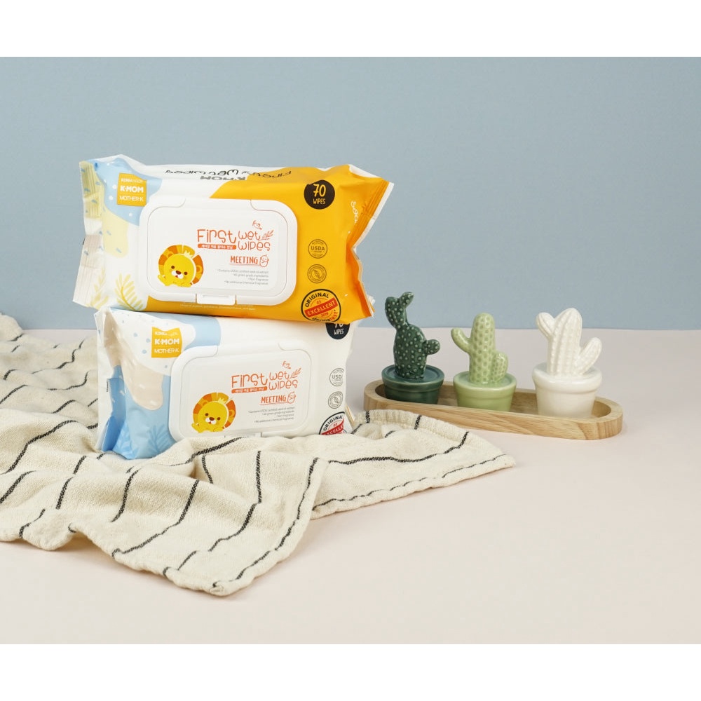 K-MOM - First Wet Wipes Meeting 70 Wipes / Tisu Basah Bayi