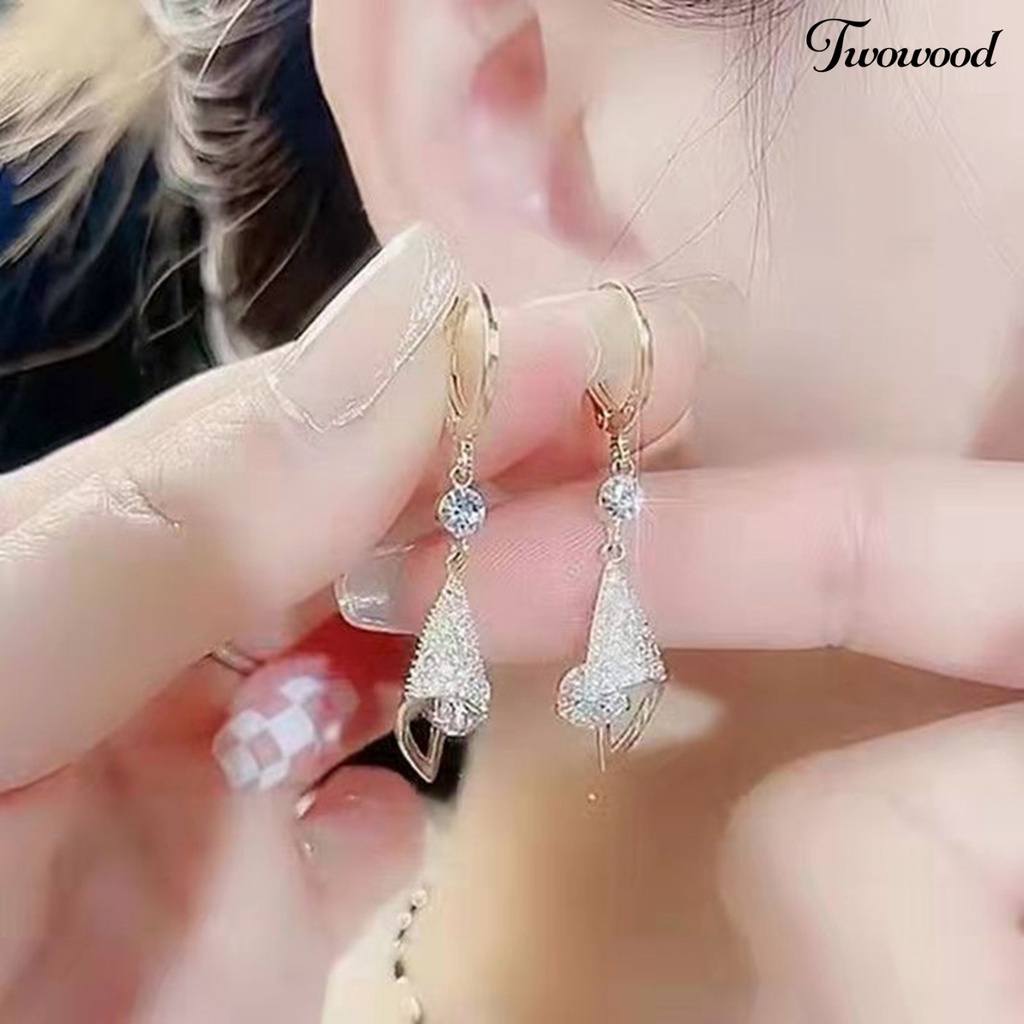 1 Pasang Anting Wanita Efek Visual Berkilau Bahan Alloy Untuk Hadiah Ulang Tahun