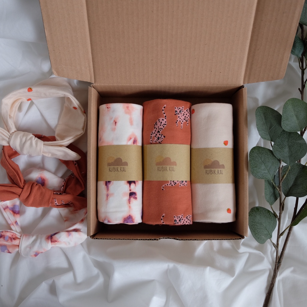 Jual Strawberry Kitten swaddle set Shopee Indonesia