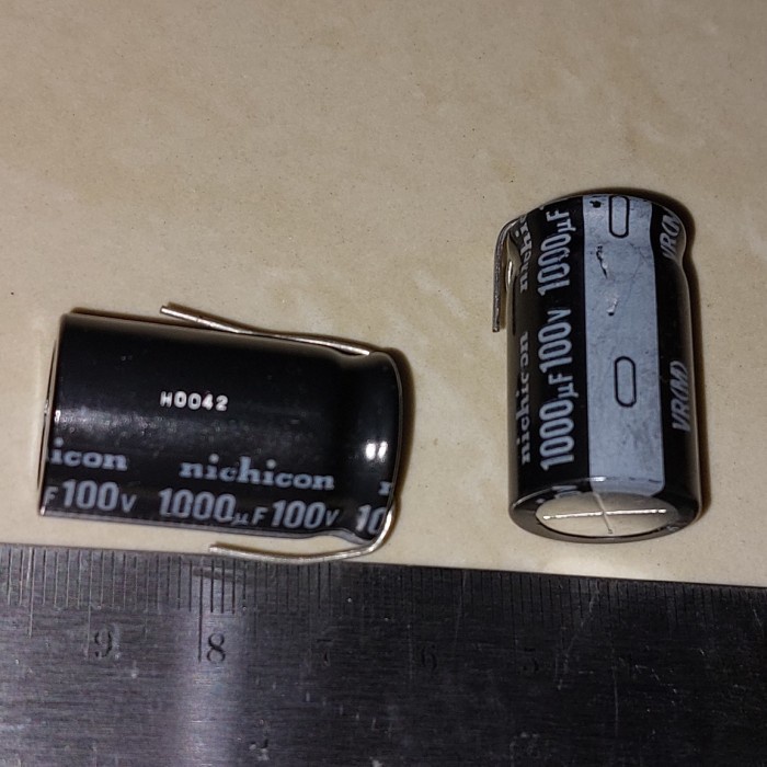 Elco 1000uf 100V 1000 Mikro Farad UF 100 Volt Kapasitor Elektrolit
