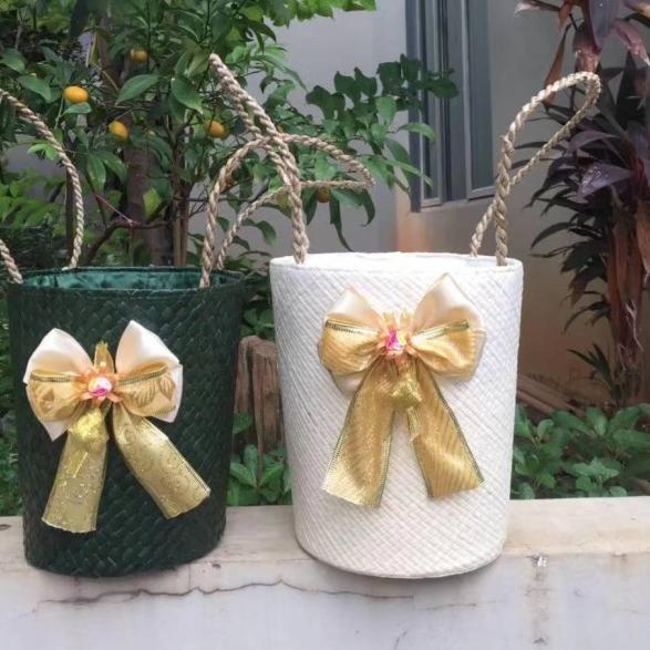 Tas Keranjang Parcel/ Tas Hampers Kue Kering /Tas Anyaman Pandan - Putih