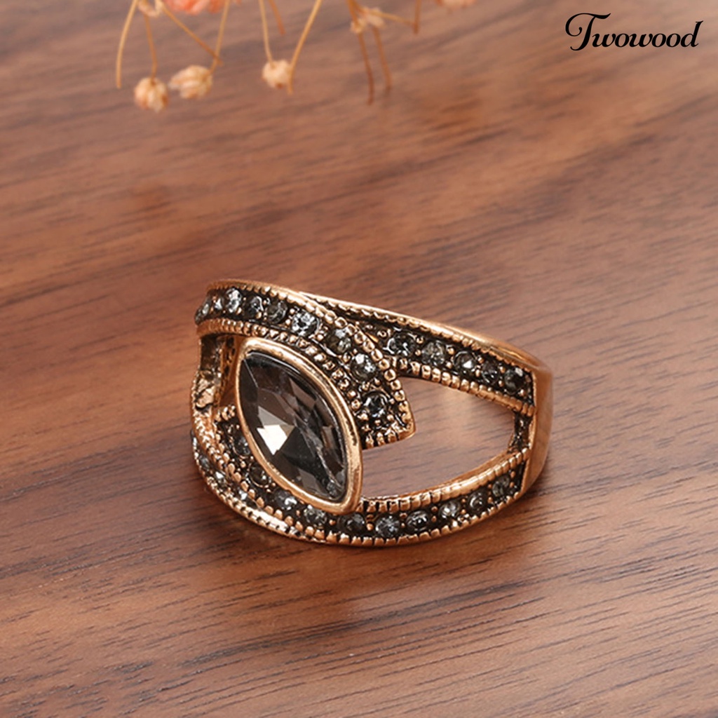 Cincin Wanita Model Hollow Out Bahan Cubic Zirconia Gaya Vintage Untuk Pernikahan