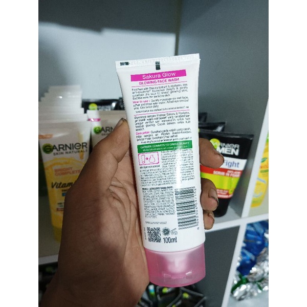 GARNIER Bright Complete | Bright Complete Brightening,sakura glow Facial Foam 100ml | Facial Scrub 100ml