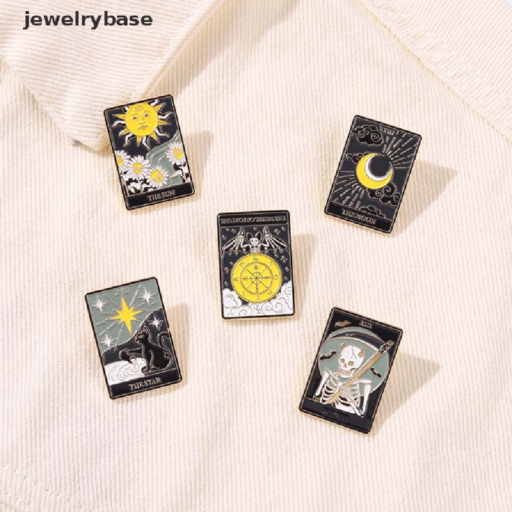 Bros Pin Enamel Desain Tengkorak Kelelawar Kartu Tarot Untuk Kerah Tas Ransel