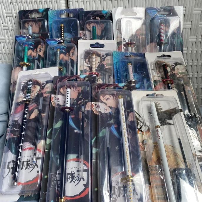 

TERBARU PULPEN DEMON SLAYER PAJANGAN PEDANG FREE BOX TINTA HITAM BEST QUALITY /ALAT TULIS AESTHETIC/ALAT TULIS SEKOLAH/ALAT TULIS SET/ALAT TULIS LENGKAP/ALAT TULIS ANAK/ALAT TULIS LUCU