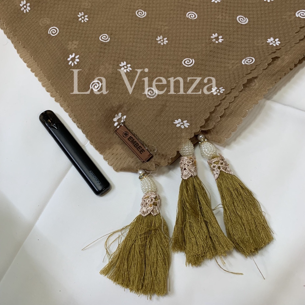 kerudung jilbab EMBEE segi empat voal WAFFLE motif tassel pompom segiempat premium terbaru 2022 seri