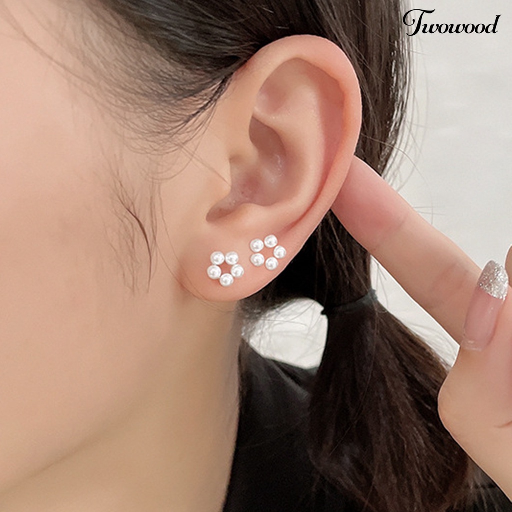 1 Pc Anting Stud Bentuk Bunga Aksen Mutiara Imitasi Bahan Tembaga Tahan Alergi