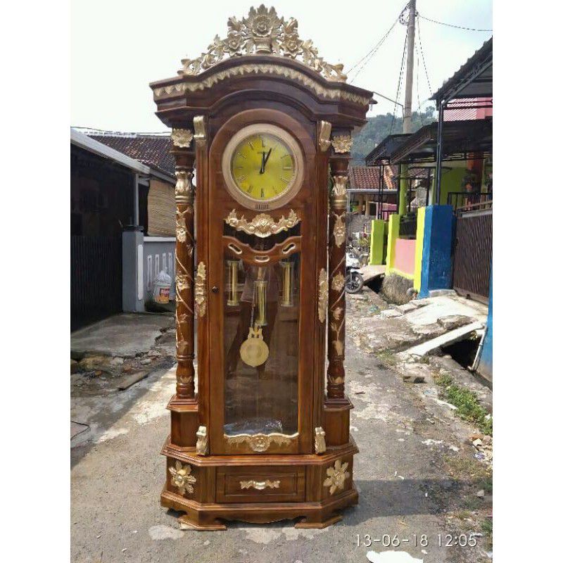 Almari Jam Sudut Jati / Almari Hias Sudut