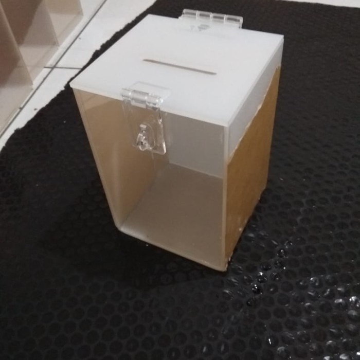 

Rak Akrilik Kotak Amal/ Kotak Sumbangan/Kotak Saran (Custom)