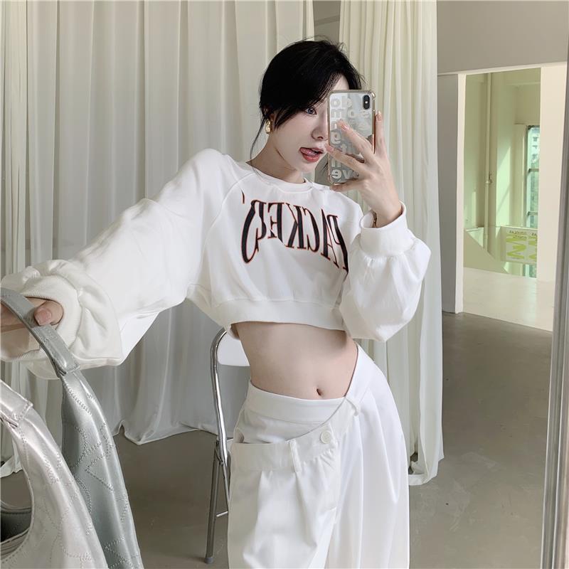 Suhao hot girl ins sweater pendek wanita 22 musim semi desain rasa niche bagian tipis terkena pusar goreng street jazz dance high waist top