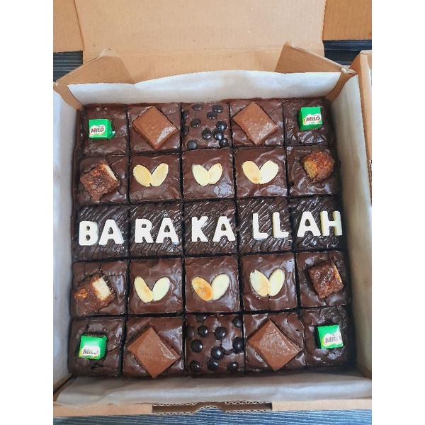 

Brownies Sekat Custom Tulisan / Ucapan uk 20x20