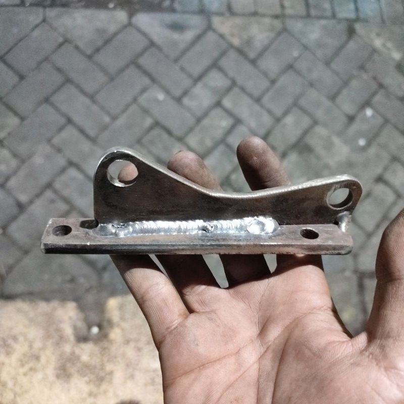 BREKET CAKRAM BELAKANG , DUDUKAN KALIPER BELAKANG VARIO 125 / VARIO 150