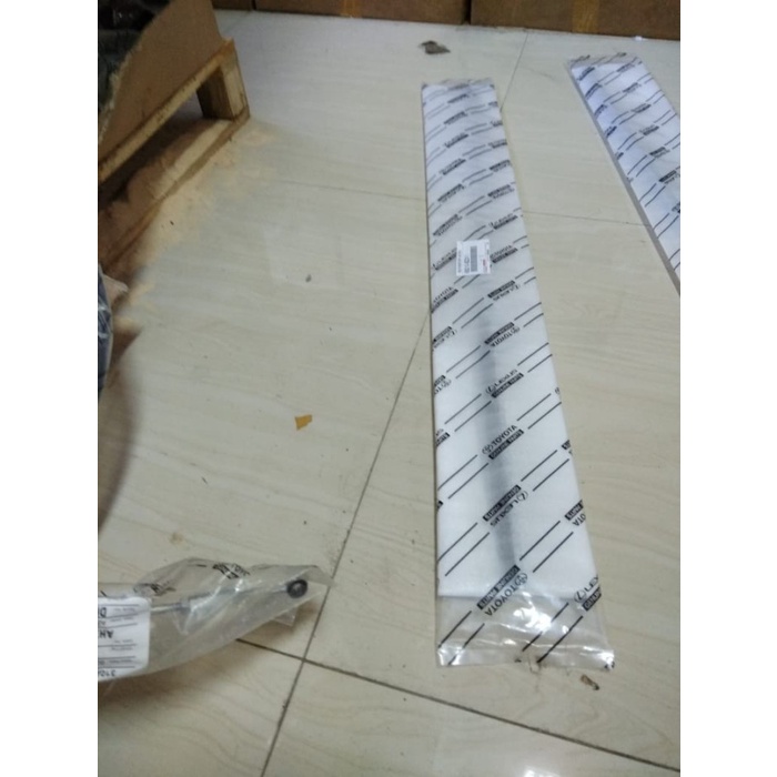 Karet List Pelipit Kaca Pintu Luar Depan Kiri Avanza Xenia Lama [Shopee Cod]