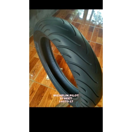 ban tubeless UKIRAN motor gede bisyon,SBR,NINJA,R15 TUBLES. MERK MICHELIN PILOT STreet. ukuran 140/7
