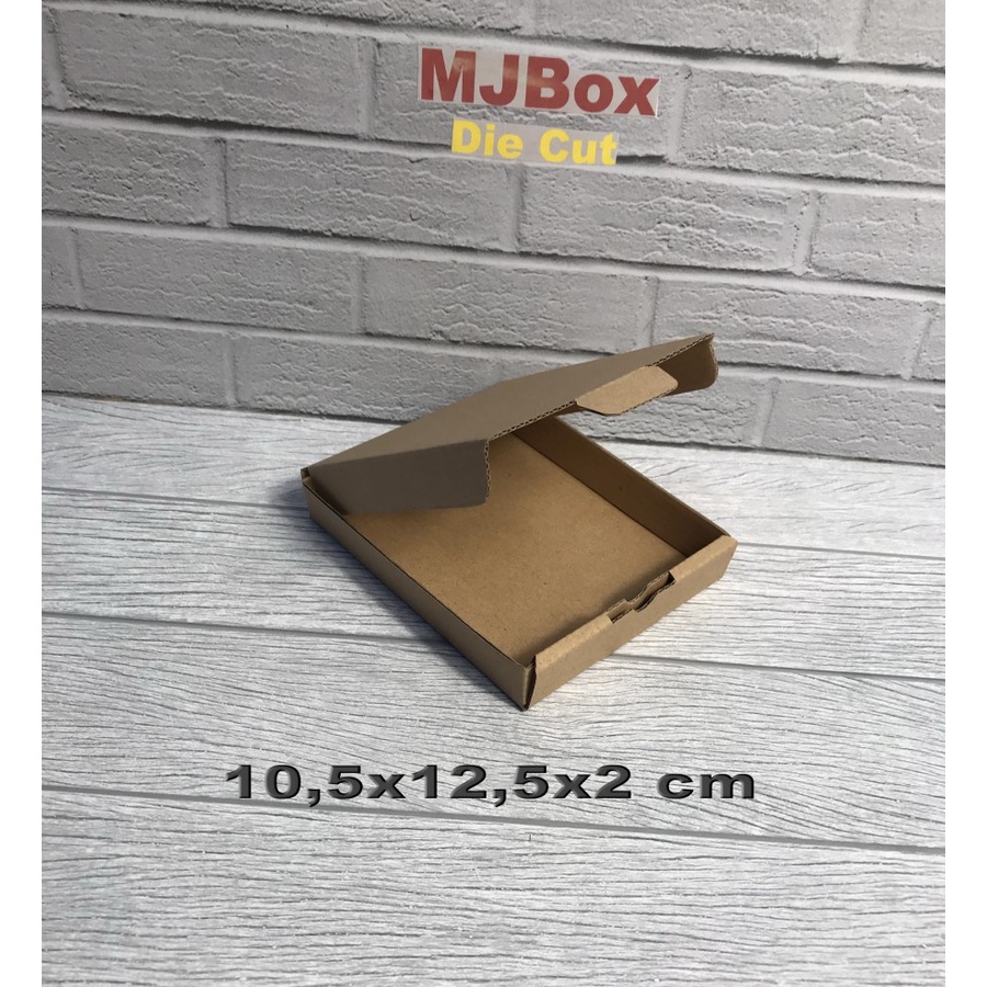 

Kardus uk. 12,5 x 10,5 x 2 cm....Die Cut karton box untuk Kotak Akses