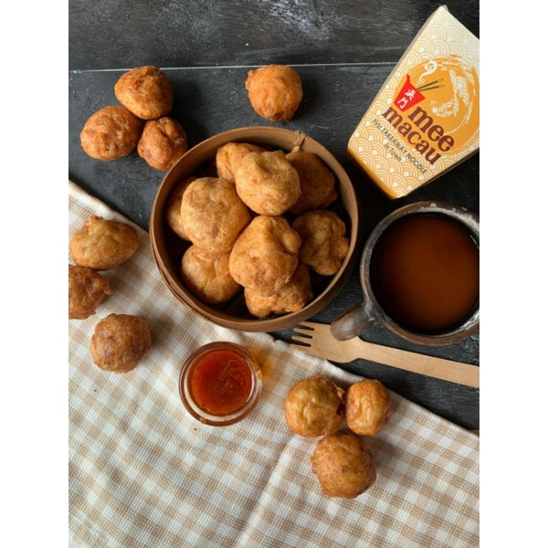 Bakwan Goreng Hakka CahYen Jumbo Isi 10 Biji | Bakwan Goreng Ayam Halal Mui | Bakso Goreng Homemade, No MSG, Yummy, Lezat |  Bakso Goreng Ayam Disukai Anak Anak | Cemilian Bakwan Bakso Goreng | Bakwan Goreng Haka Kenyal, Empuk, Krispi, Yummy, Nagih, Halal