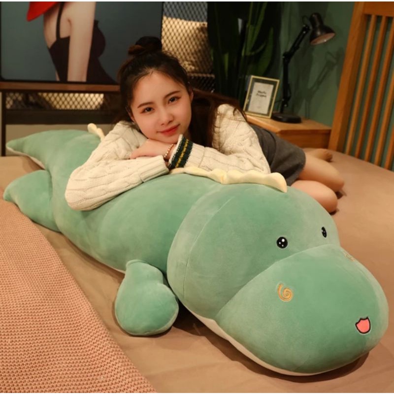 Boneka Guling Dinosaurus Ukuran 60cm dan 80cm Bahan Plush Yelvo Boneka Guling Karakter Hewan Dino Berlabel SNI Hadiah Ulang Tahun