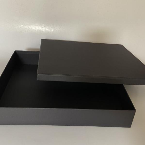 

Gift box / kotak kado / hard box tebal / box hampershitam 45x35x10