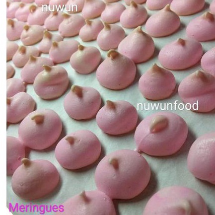 

MERINGUE STRAWBERRY MIRIP MACCARONE DAN MASRHMALLOW 35 GRAM NUWUN FOOD