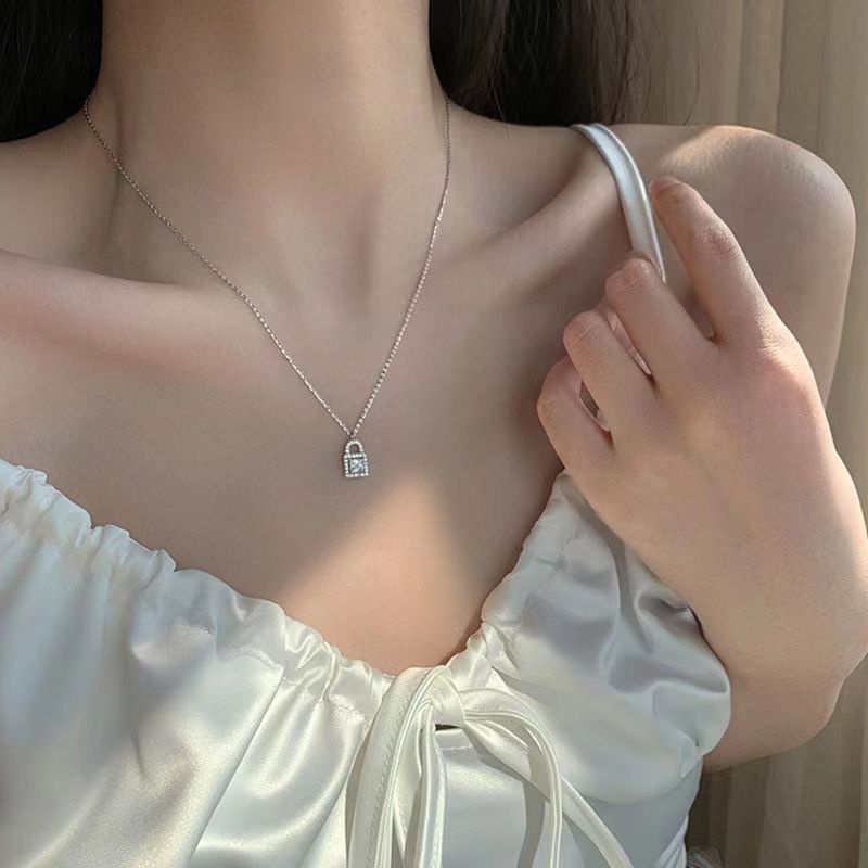 Fashion Women Jewelry Alloy Rhinestone Lock Pendant Necklace