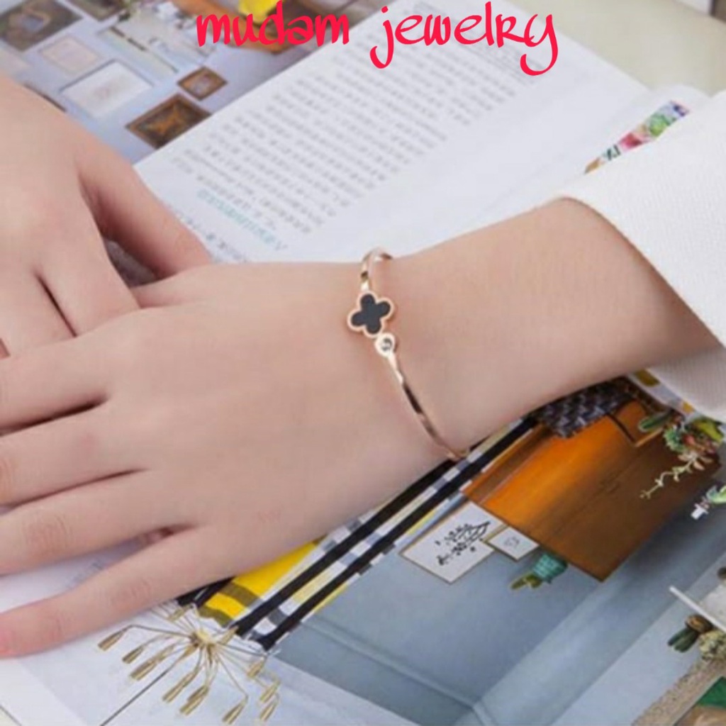 Gelang Bangle Model Bunga Semanggi Dengan Kristal Artifisial