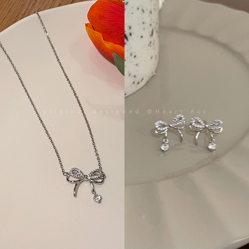 YEEZII Kalung Choker Rantai Liontin Pita Hias Kristal Warna Silver Untuk Wanita