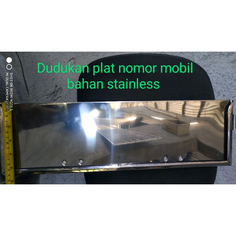 Dudukan plat nomor mobil stainless