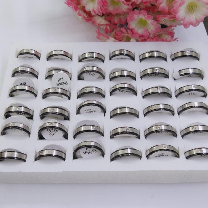 CINCIN TITANIUM 1 BOX ISI 36 PCS UKURAN 16 SAMPAI 19 / MOTIF SILVER BLACK DIAMOND POLOS STRIP/ DUNIAGELANG