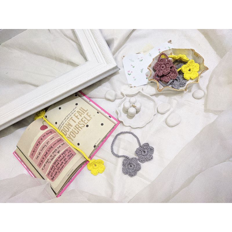 

pembatas buku rajut handmade bunga