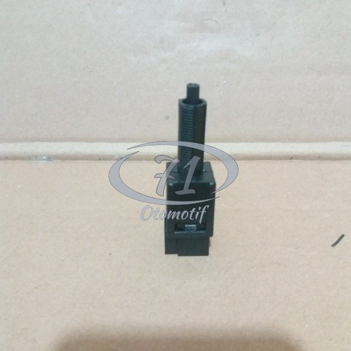 Jual swit rem stop switch nissan Xtrail T30 Serena C24 March 2 pin 