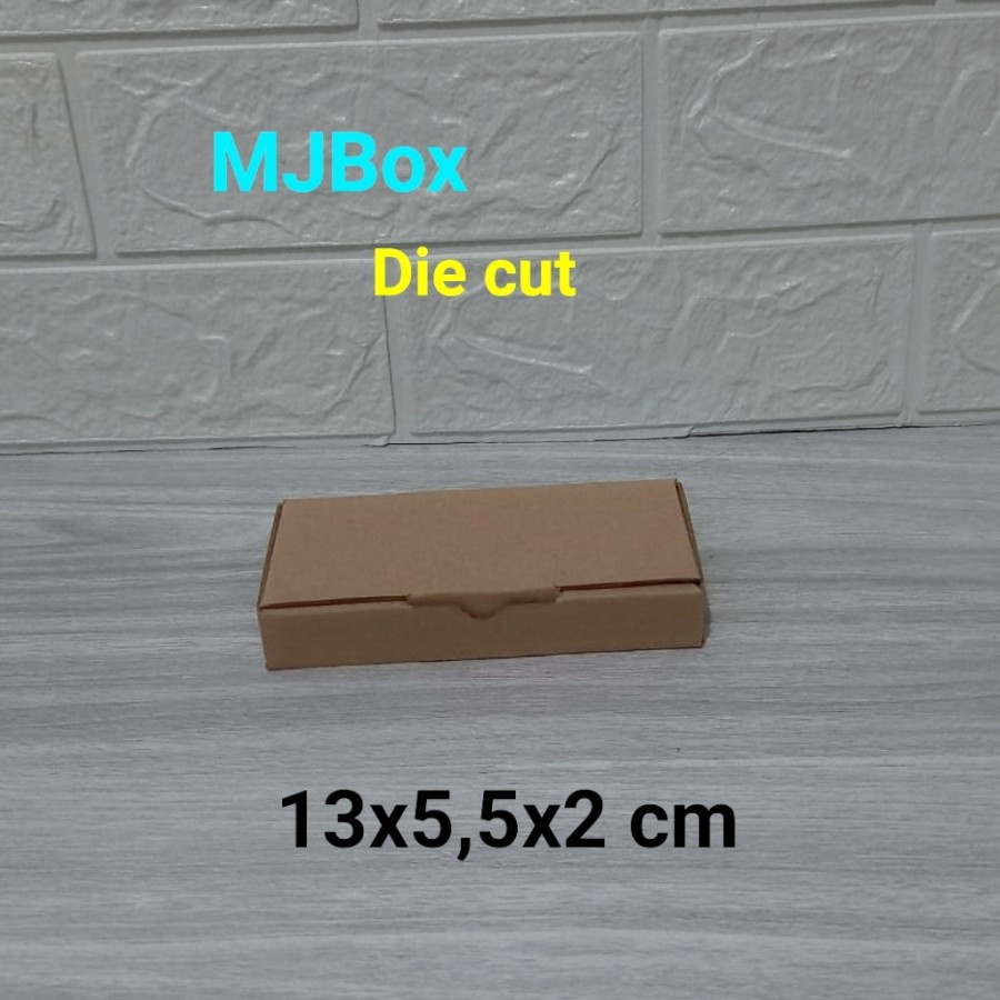 

KARDUS UK. 13x5,5x2 CM....DIE CUT KARTON BOX UNTUK KOTAK BAJU-AKSESOR