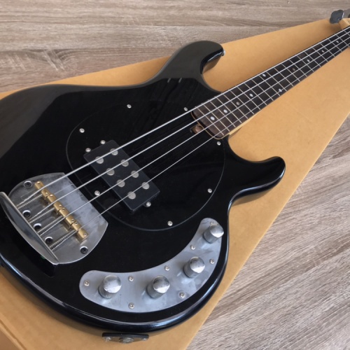 Bass Musicman Stingray Ernie Ball Tanam Besi