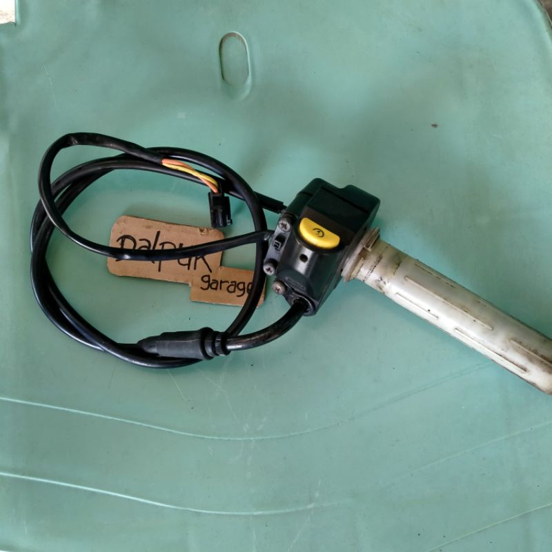 Holder kanan satria fu