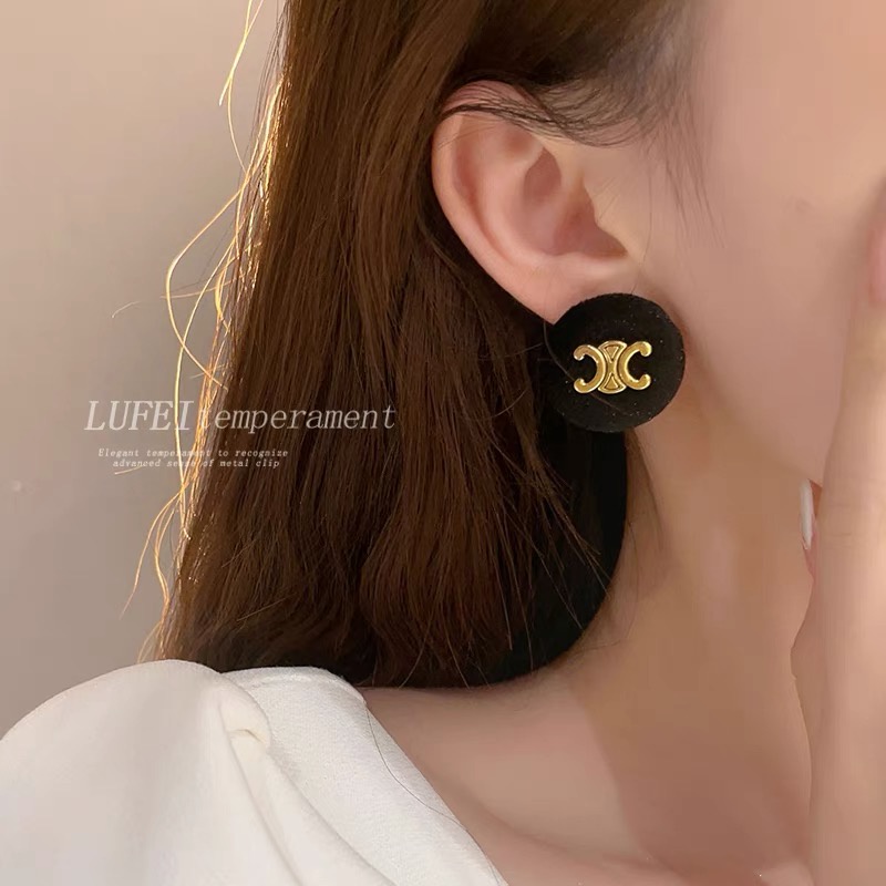 Anting Bentuk Bulat Motif Tulisan Warna Hitam Gaya Retro Untuk Wanita