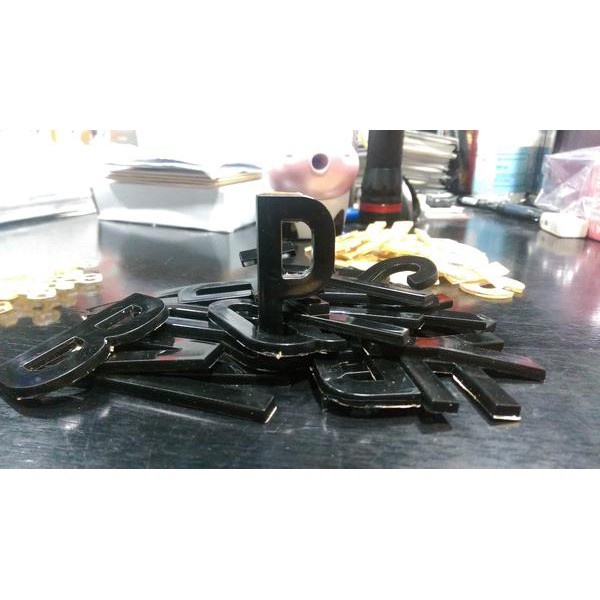 READY STOCK Huruf Akrilik / Huruf Timbul Tinggi acryliclaser cutting abjad akrilik hitam putih benin