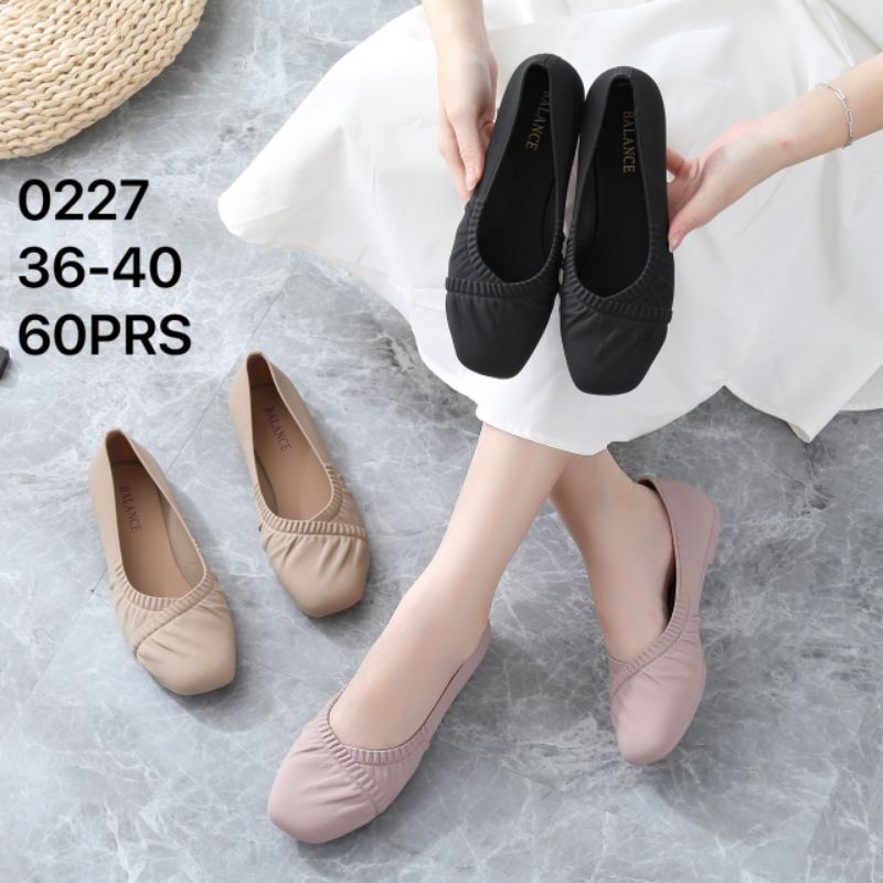 BALANCE Sandal Flatshoes Jelly Wanita Model Serut Import Bahan Karet PVC Halus Lentur Empuk Elastis 0227