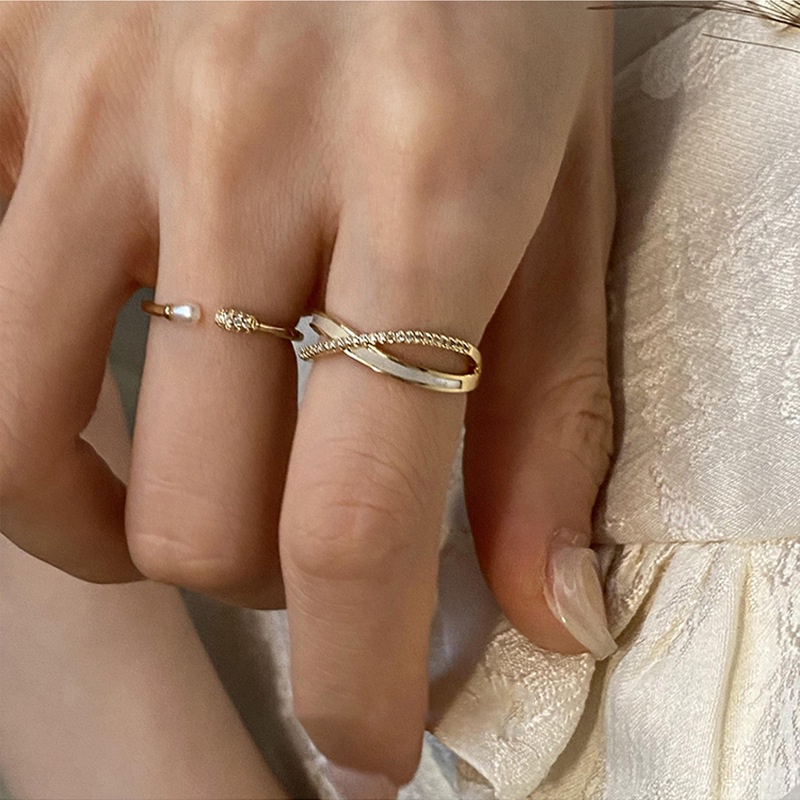 2pcs / Set Cincin Bahan Alloy Aksen Mutiara Dan Berlian Imitasi Untuk Wanita