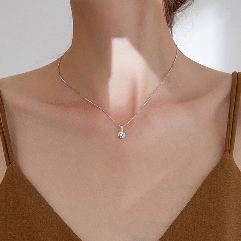 Roselife Kalung Choker Rantai Silver Minimalis Liontin Geometri Bulat Hias Kristal Zircon Untuk Wanita