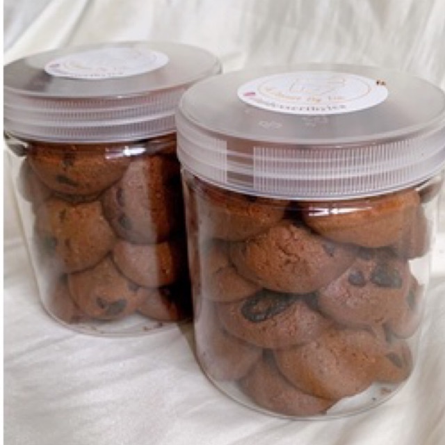 

Choco Chip crunchy cookies