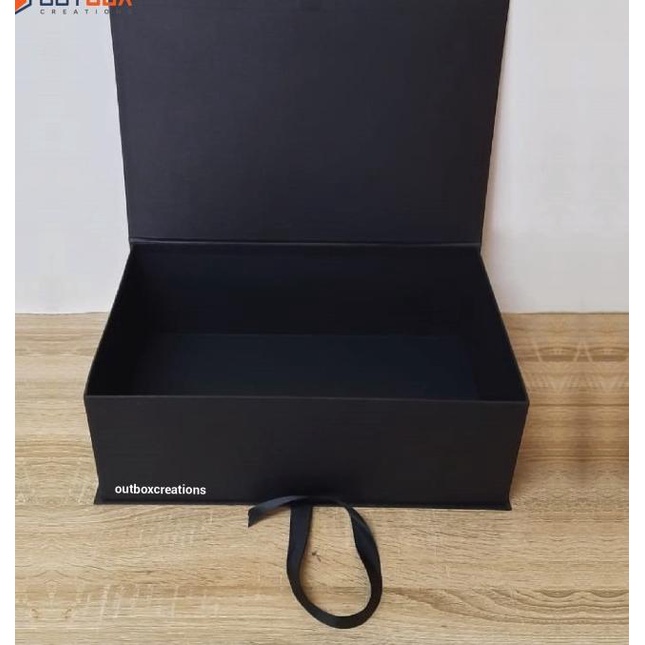 

Box Kado Pita Hitam Besar