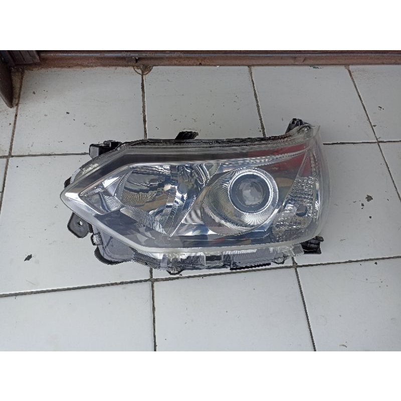 Headlamp Avanza veloz 2016
