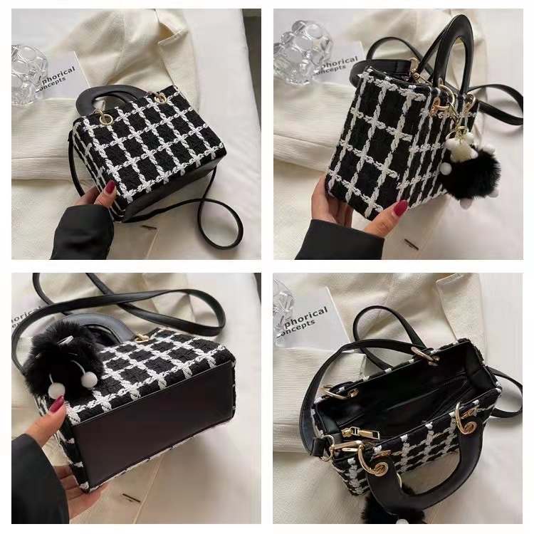 BJ62953 - BLACK/WHITE - TAS SLEMPANG JINJING TOTEBAG HANDBAG MOTIF KOTAK FREE GANTUNGAN POM BULU WANITA FASHION KOREA CHINA IMPORT MODIS ELEGAN TERMURAH TERLARIS TERBARU BAGSTORE JAKARTA TAS BATAM ZC2953